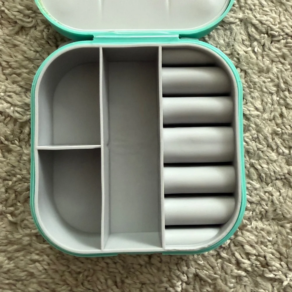 Travel Jewelry Box - Pick 1 Color - Picture 15 of 16